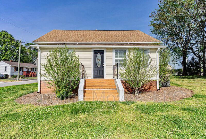 House for rent at 101 S 7th St, Easley, SC 29640