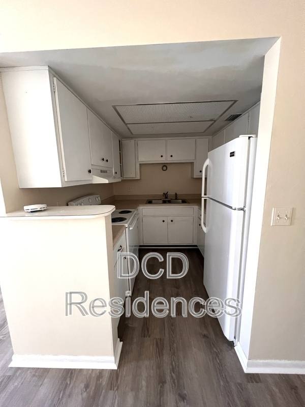 Apartment for rent at 2101 W Bay Dr, Largo, FL 33770