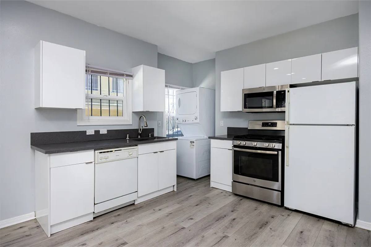 Apartment for rent at 1220 W 27th St, Los Angeles, CA 90007