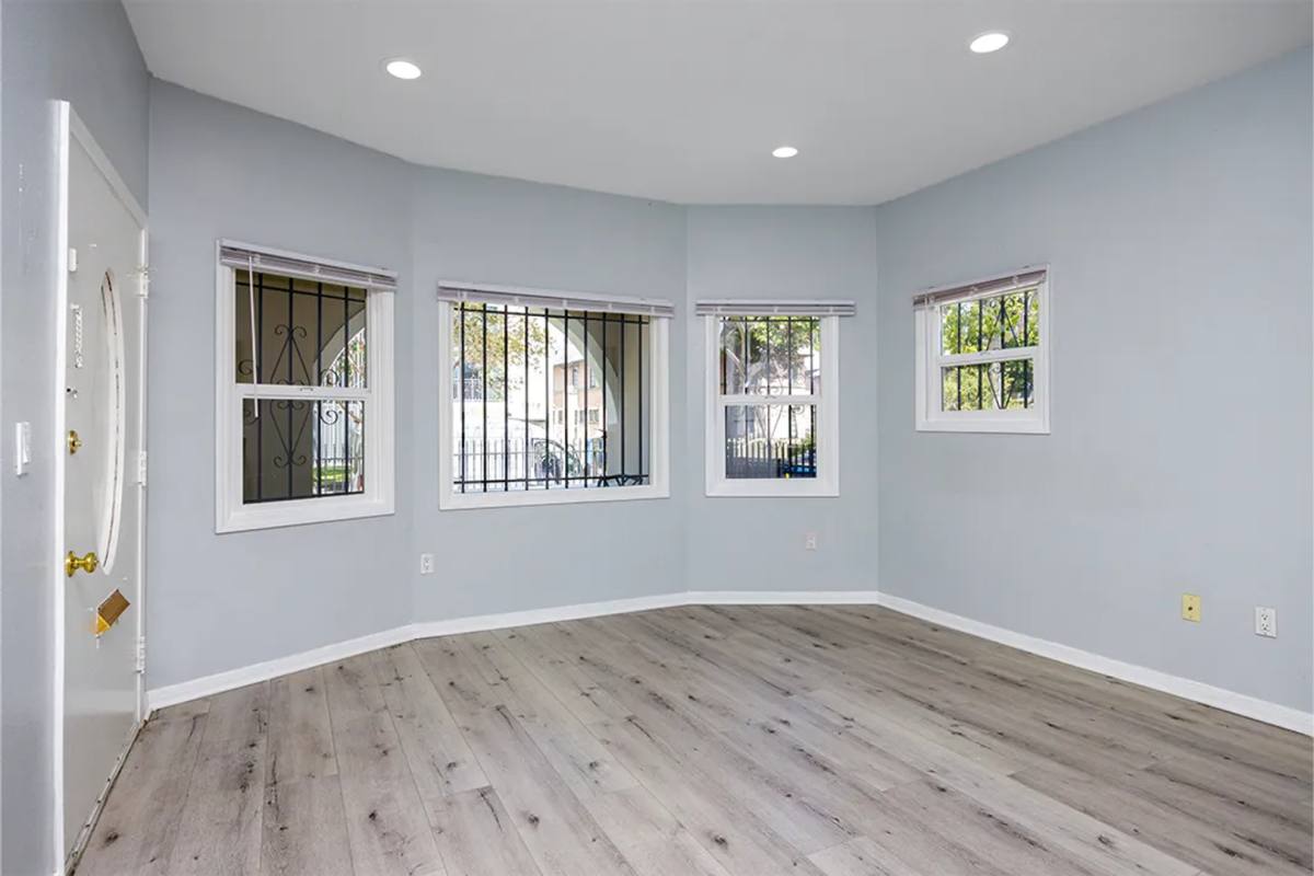 Apartment for rent at 1220 W 27th St, Los Angeles, CA 90007