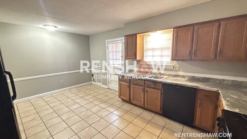 Apartment for rent at 3210 Thirteen Colony Mall #3A, Memphis, TN 38115