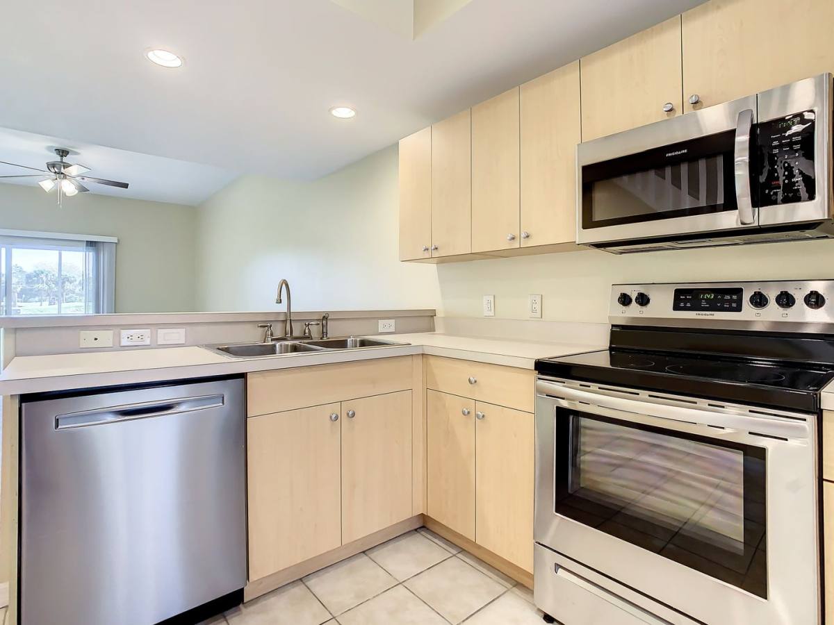 Townhouse for rent at 1196 Rio De Janeiro Ave, Punta Gorda, FL 33983