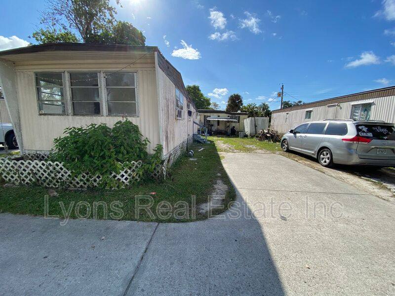Apartment for rent at 4900 Tice St #5, Fort Myers, FL 33905