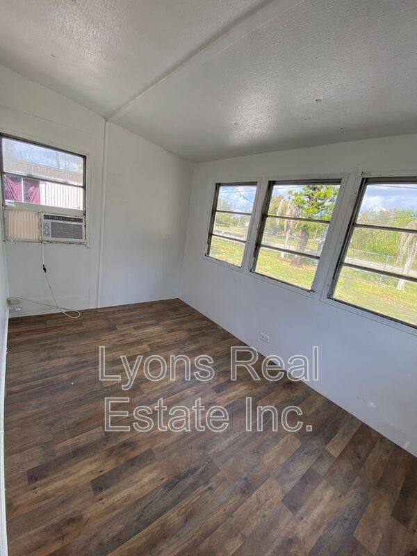 Apartment for rent at 4900 Tice St #5, Fort Myers, FL 33905