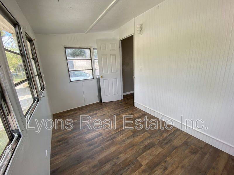 Apartment for rent at 4900 Tice St #5, Fort Myers, FL 33905