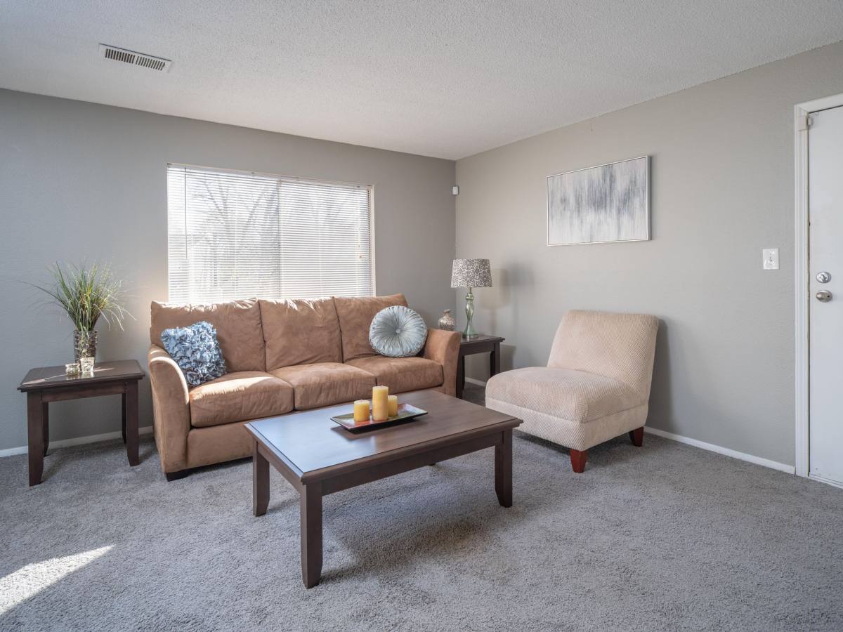 Townhouse for rent at 616 NE 38th St, Kansas City, MO 64116