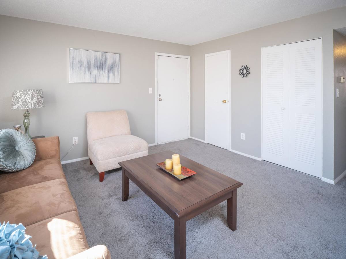 Townhouse for rent at 616 NE 38th St, Kansas City, MO 64116