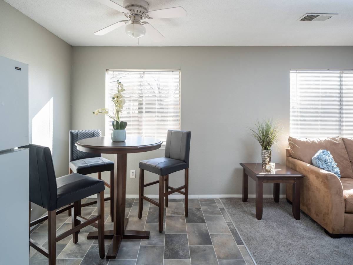 Townhouse for rent at 616 NE 38th St, Kansas City, MO 64116