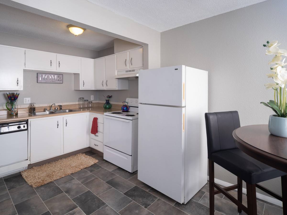 Townhouse for rent at 616 NE 38th St, Kansas City, MO 64116
