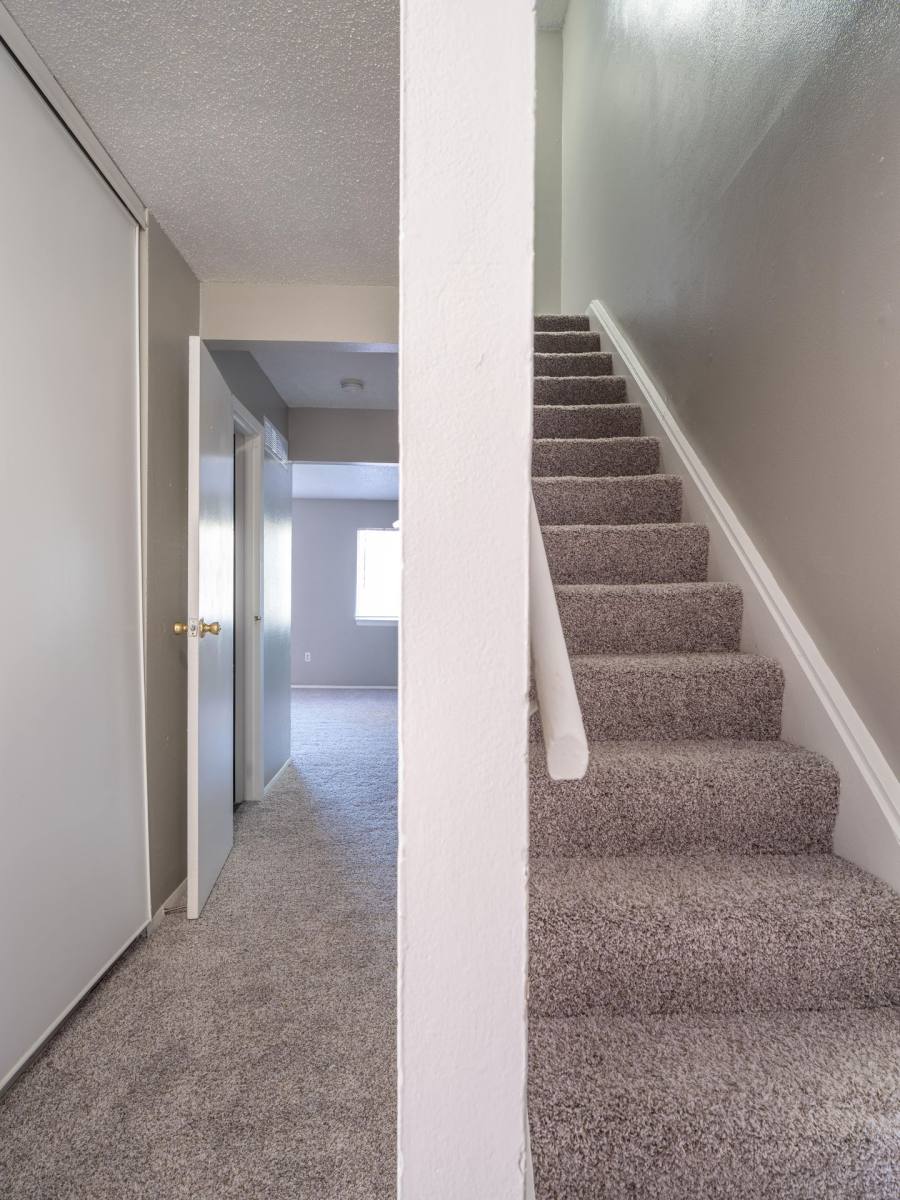 Townhouse for rent at 616 NE 38th St, Kansas City, MO 64116