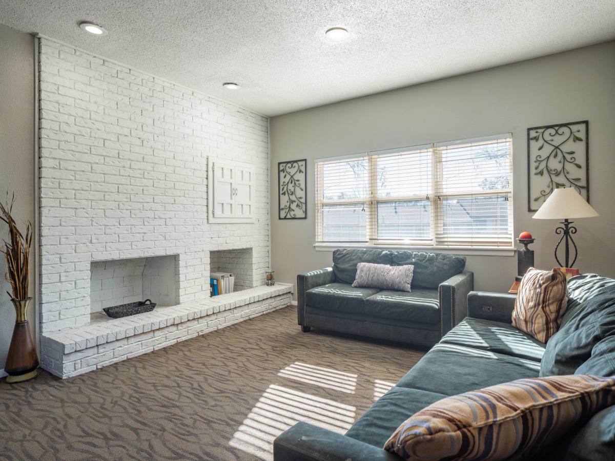 Townhouse for rent at 616 NE 38th St, Kansas City, MO 64116