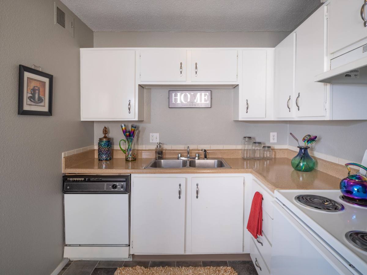 Townhouse for rent at 616 NE 38th St, Kansas City, MO 64116