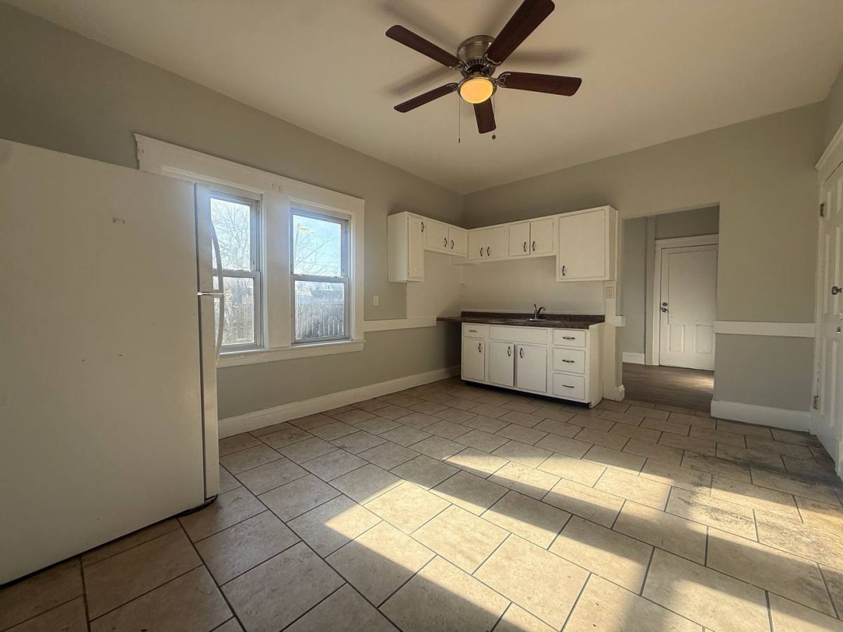 Apartment for rent at 4350 W 28th St Down, Cleveland, OH 44109