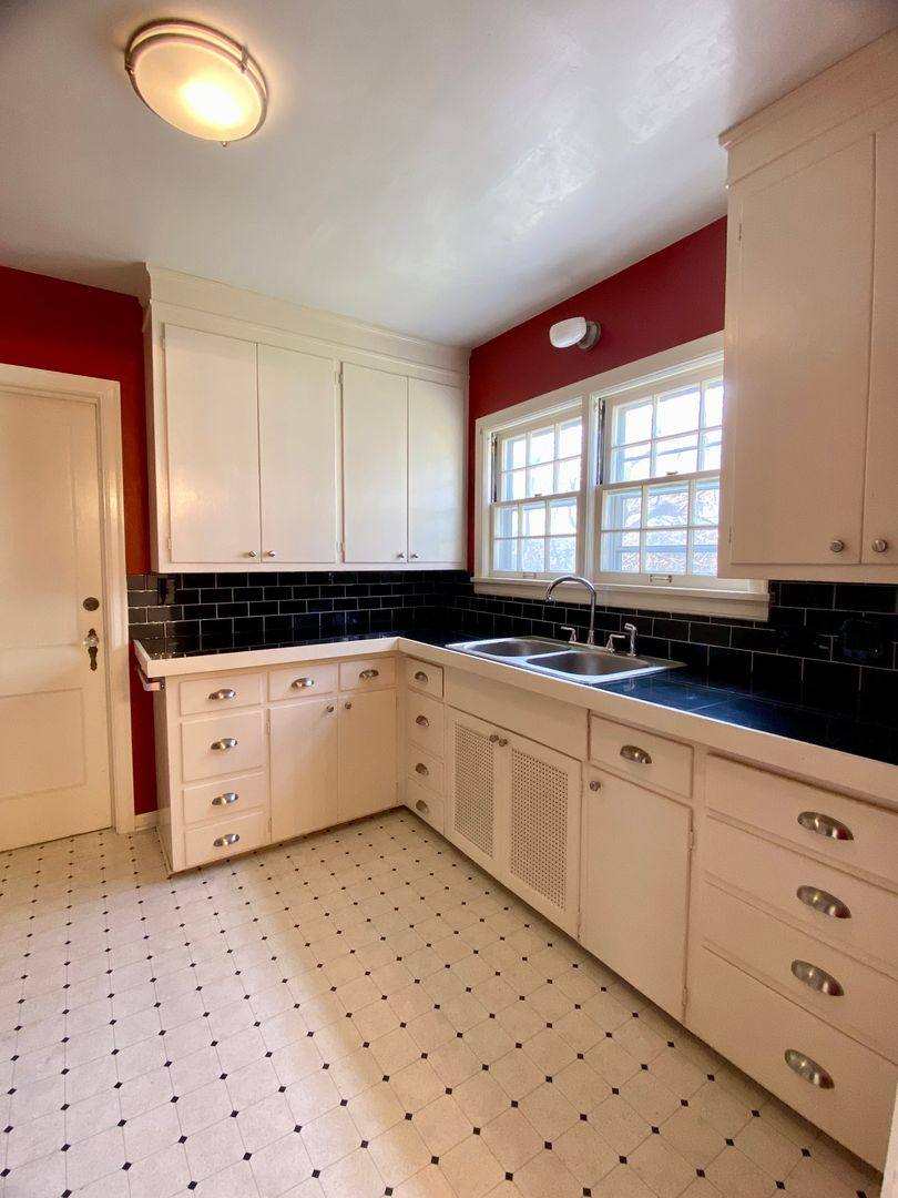 Apartment for rent at 1825 Fairchild Ave, Manhattan, KS 66502