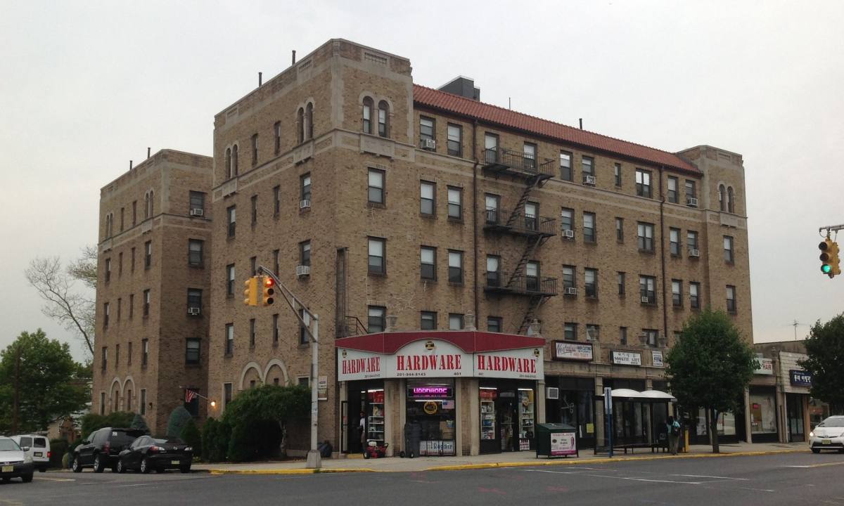 Apartment for rent at 1 W Palisades Blvd, Palisades Park, NJ 07650