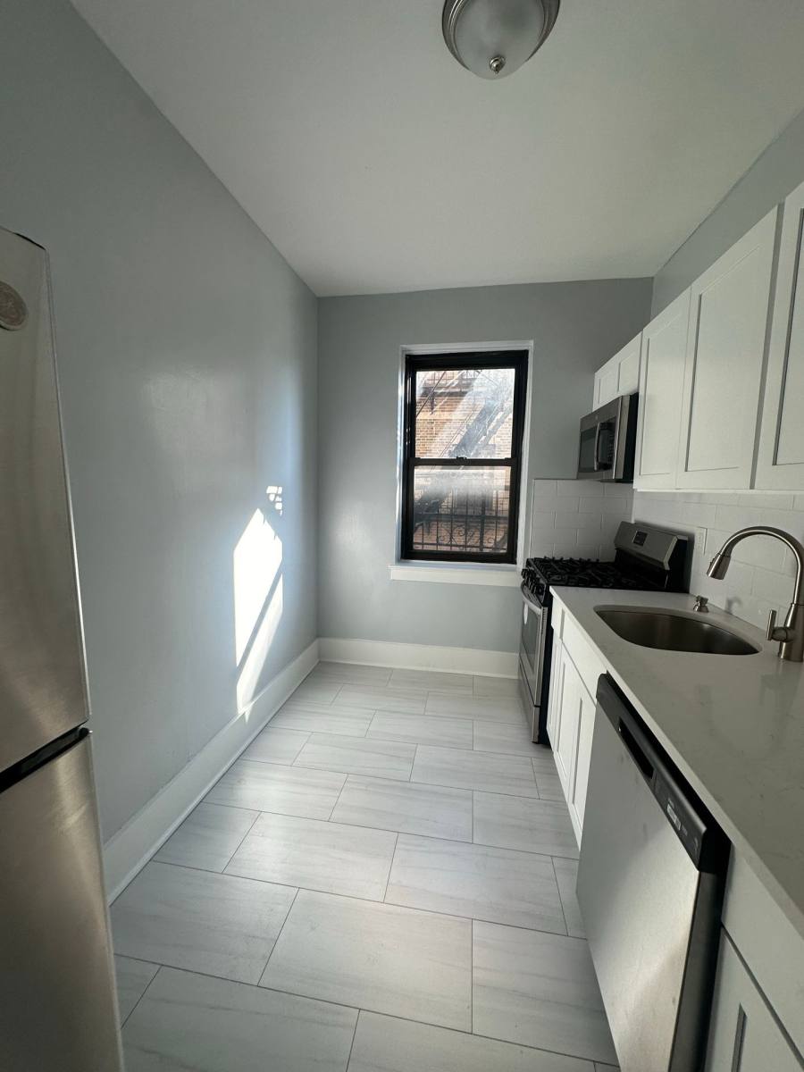Apartment for rent at 1 W Palisades Blvd, Palisades Park, NJ 07650
