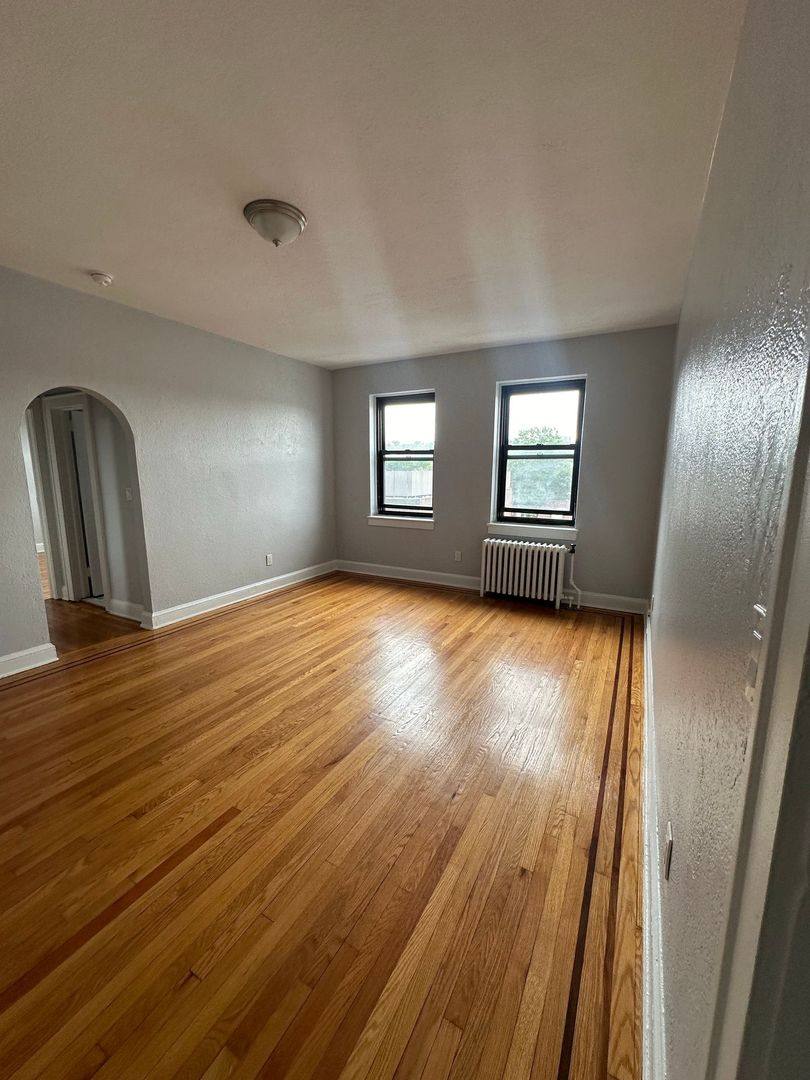 Apartment for rent at 1 W Palisades Blvd, Palisades Park, NJ 07650