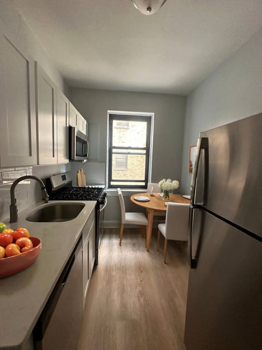 Apartment for rent at 1 W Palisades Blvd, Palisades Park, NJ 07650