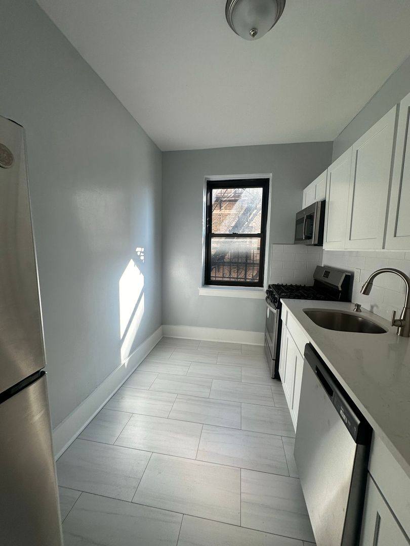 Apartment for rent at 1 W Palisades Blvd, Palisades Park, NJ 07650