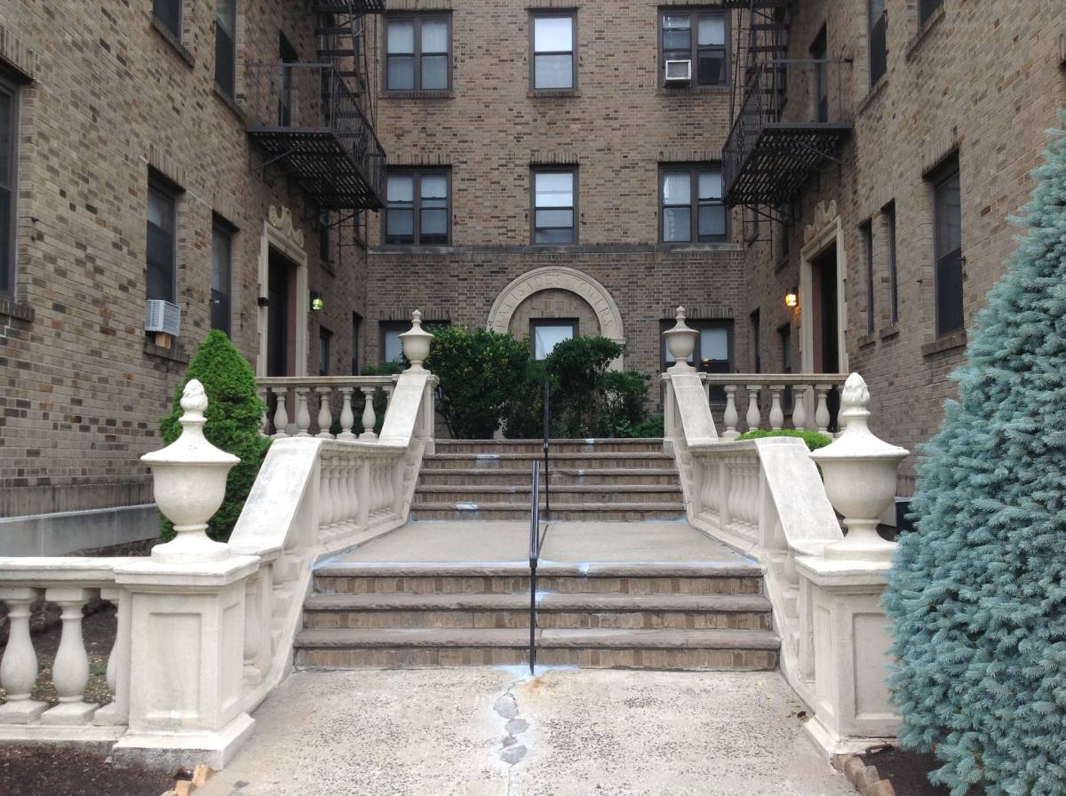Apartment for rent at 1 W Palisades Blvd, Palisades Park, NJ 07650