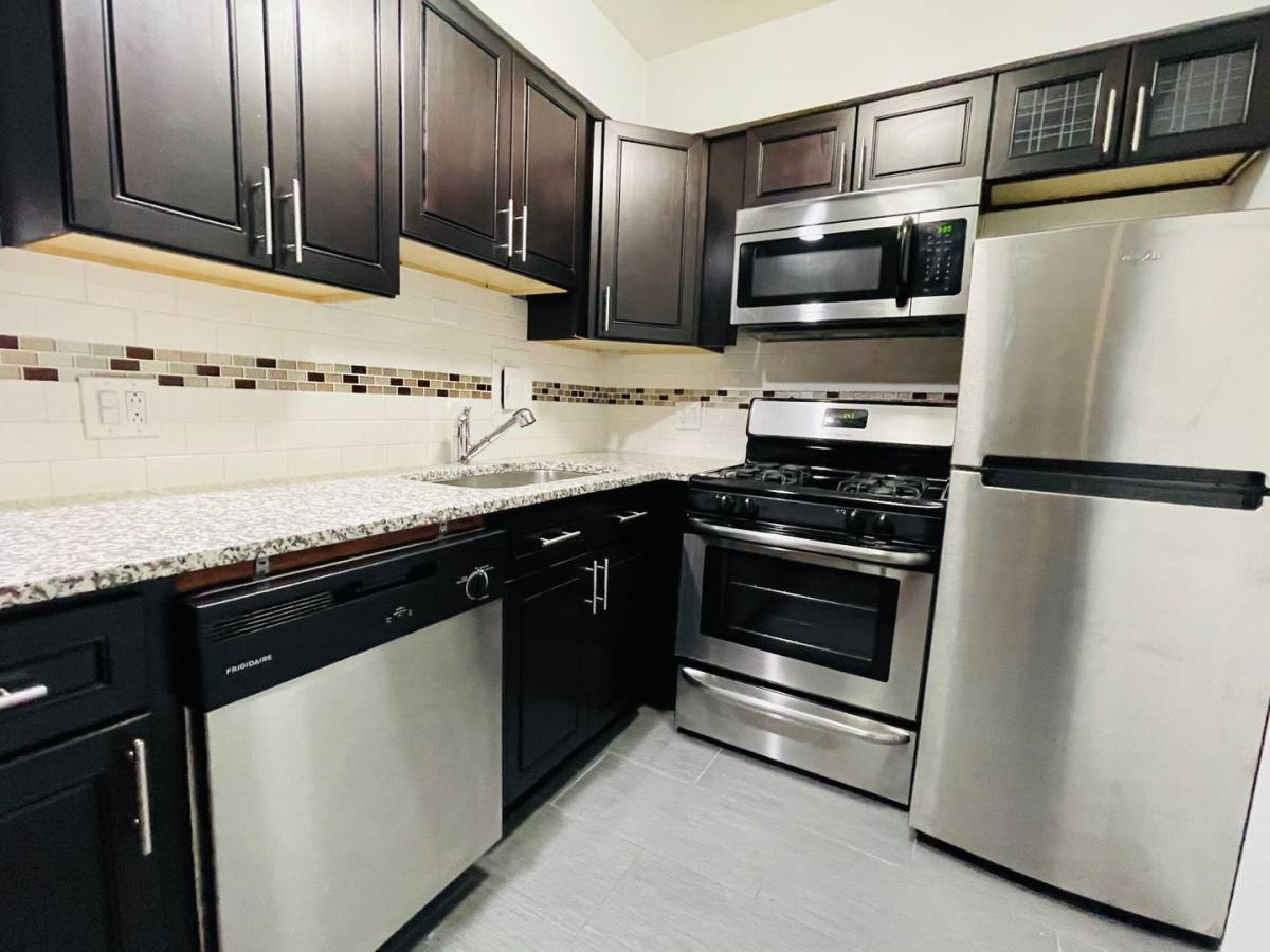 Apartment for rent at 6201 N Kenmore Ave, Chicago, IL 60660