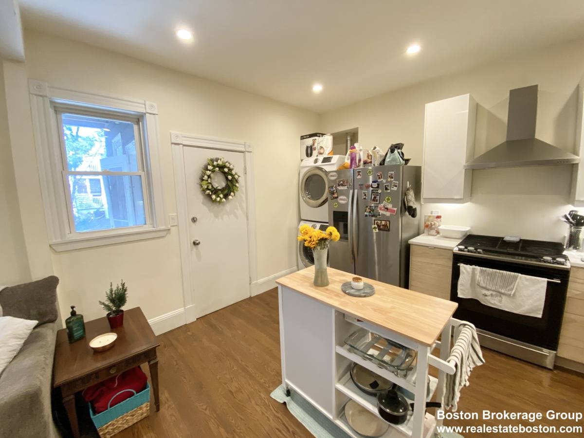 Apartment for rent at 106 Buttonwood St #2, Dorchester, MA 02125