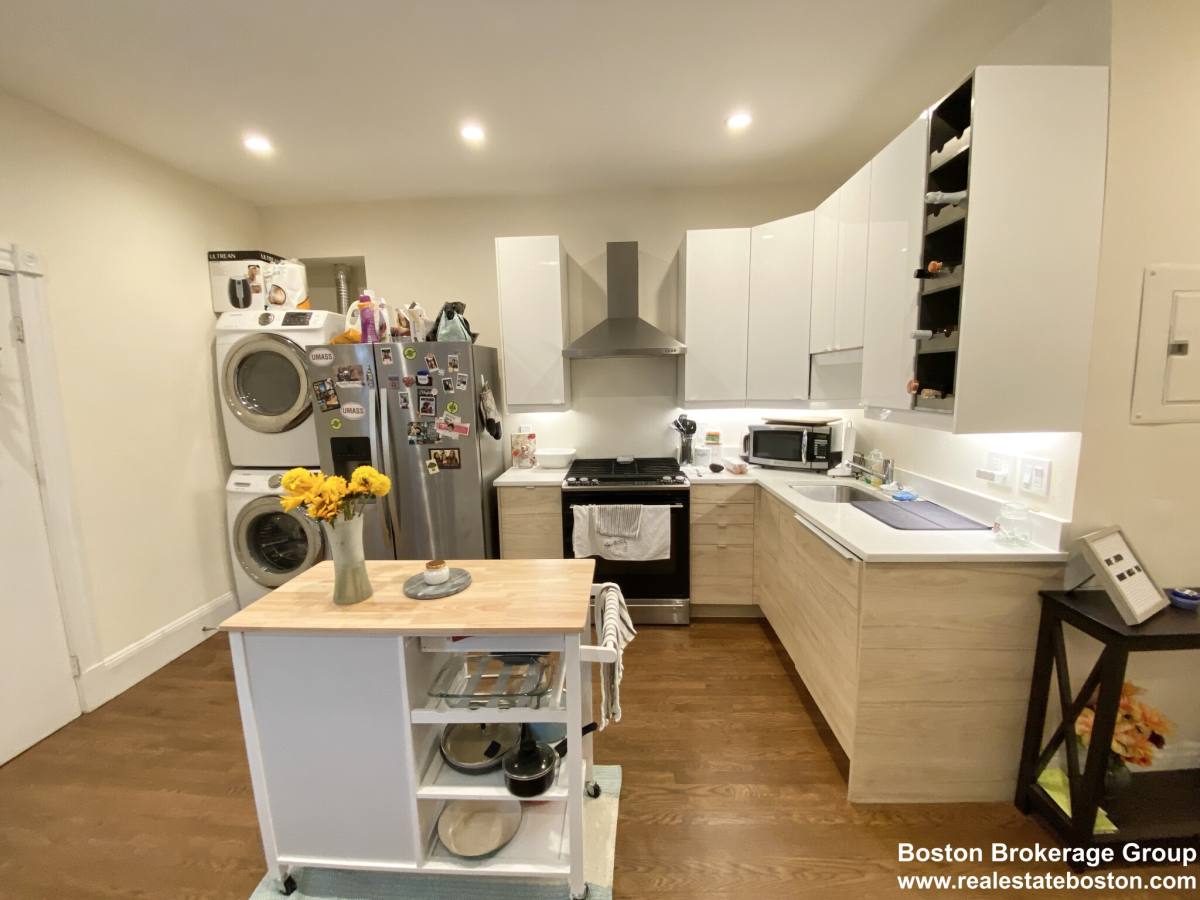 Apartment for rent at 106 Buttonwood St #2, Dorchester, MA 02125