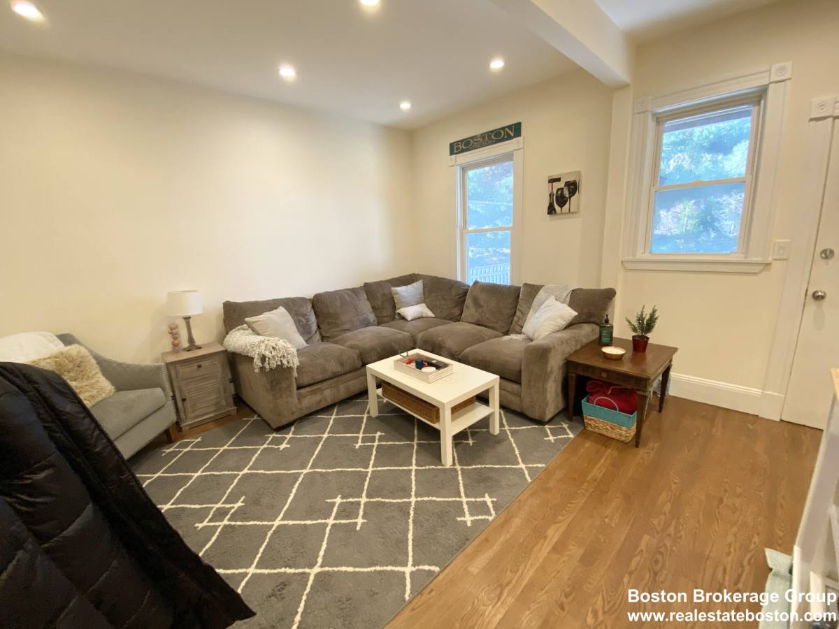 Apartment for rent at 106 Buttonwood St #2, Dorchester, MA 02125
