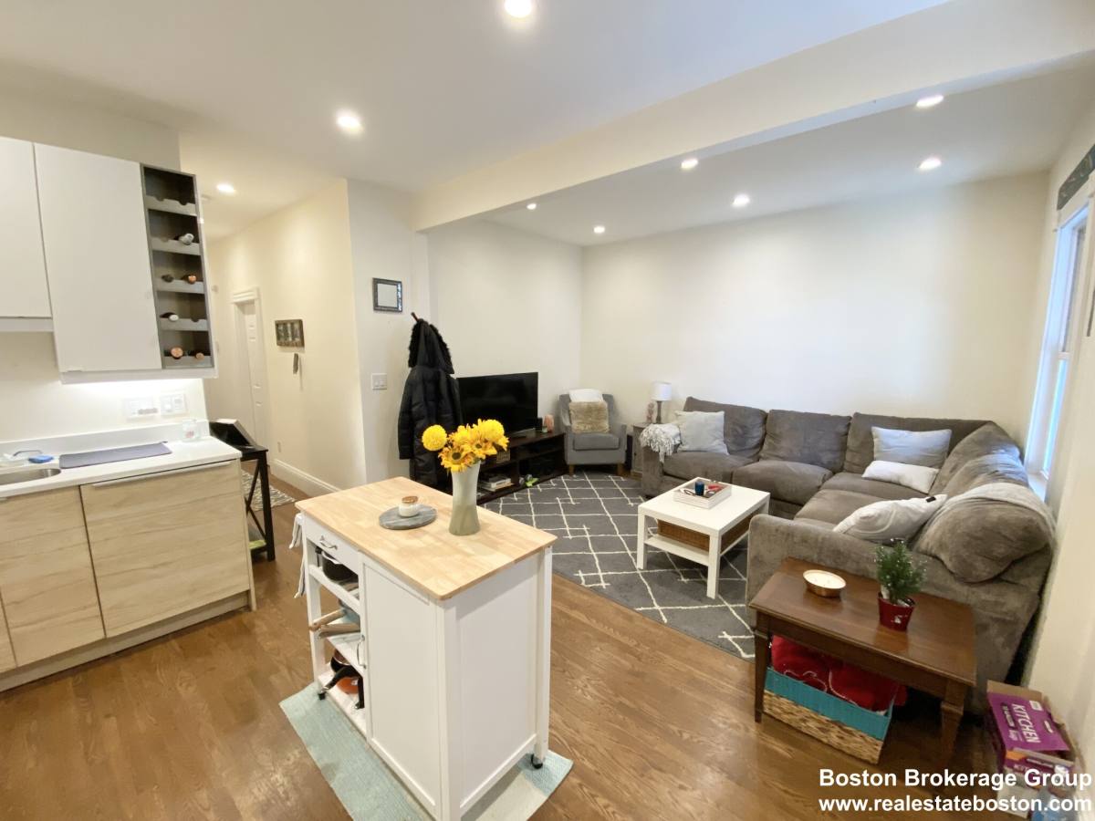 Apartment for rent at 106 Buttonwood St #2, Dorchester, MA 02125