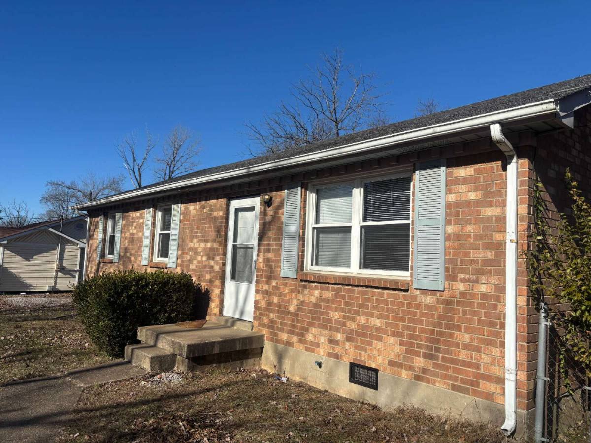 House for rent at 621 Dover Rd, Clarksville, TN 37042