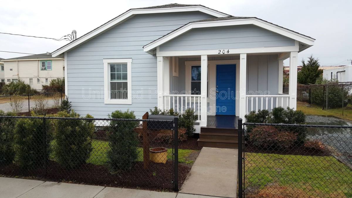 House for rent at 204 Cape Fear Blvd, Carolina Beach, NC 28428