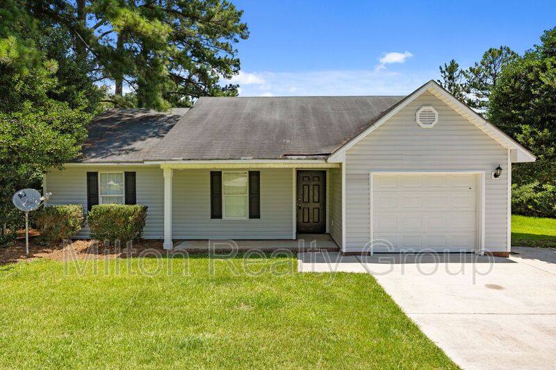 House for rent at 450 Main St, Lillington, NC 27546