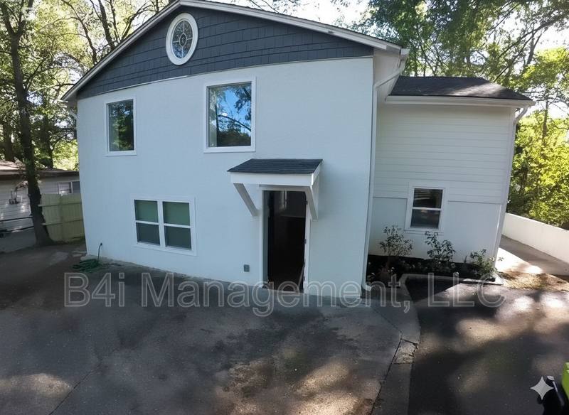 House for rent at 226 Polar Rock Rd SW, Atlanta, GA 30315