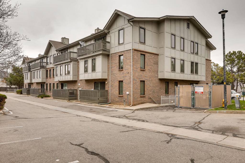 Apartment for rent at 6425 S Dayton St #107, Englewood, CO 80111