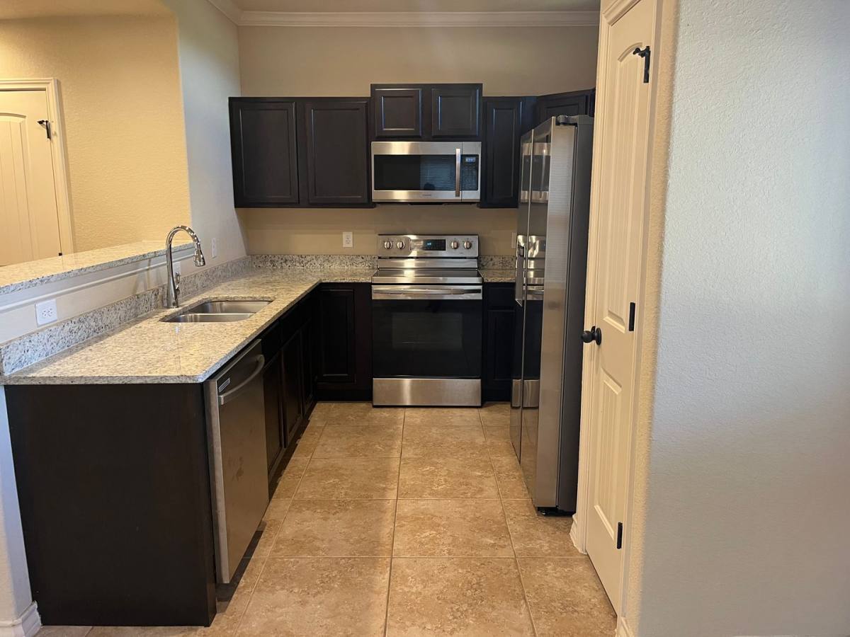 Townhouse for rent at 13910 Anna's Way, San Antonio, TX 78233