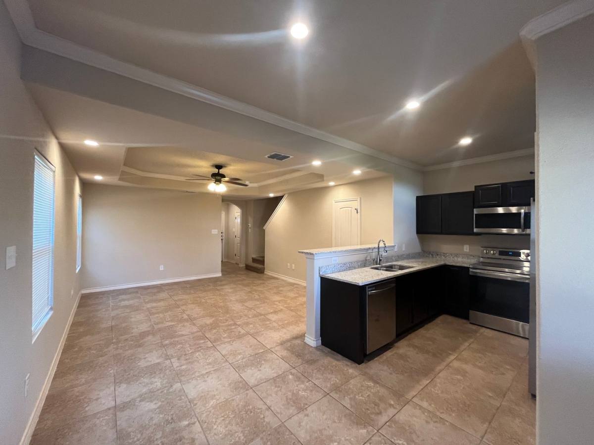 Townhouse for rent at 13910 Anna's Way, San Antonio, TX 78233