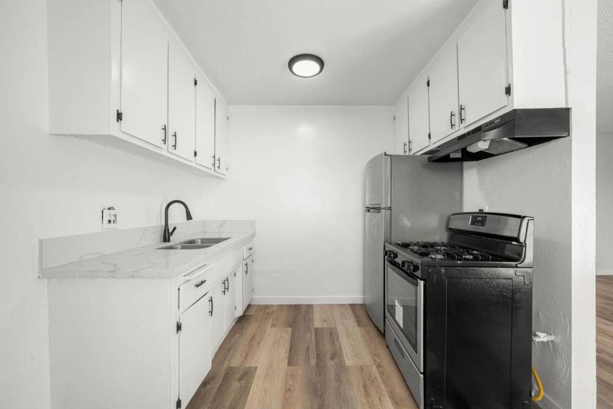 Apartment for rent at 634 W 92nd St, Los Angeles, CA 90044