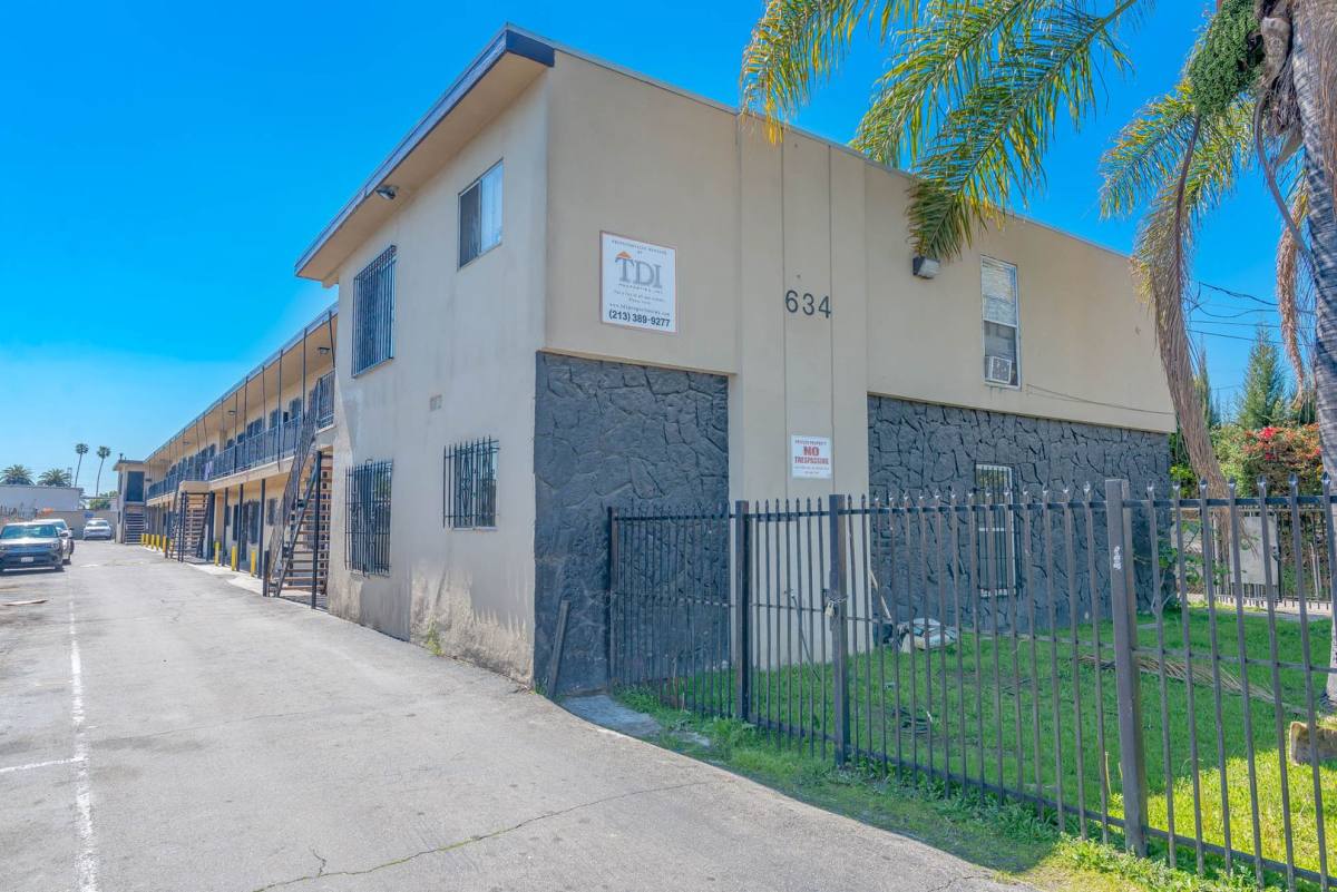Apartment for rent at 634 W 92nd St, Los Angeles, CA 90044