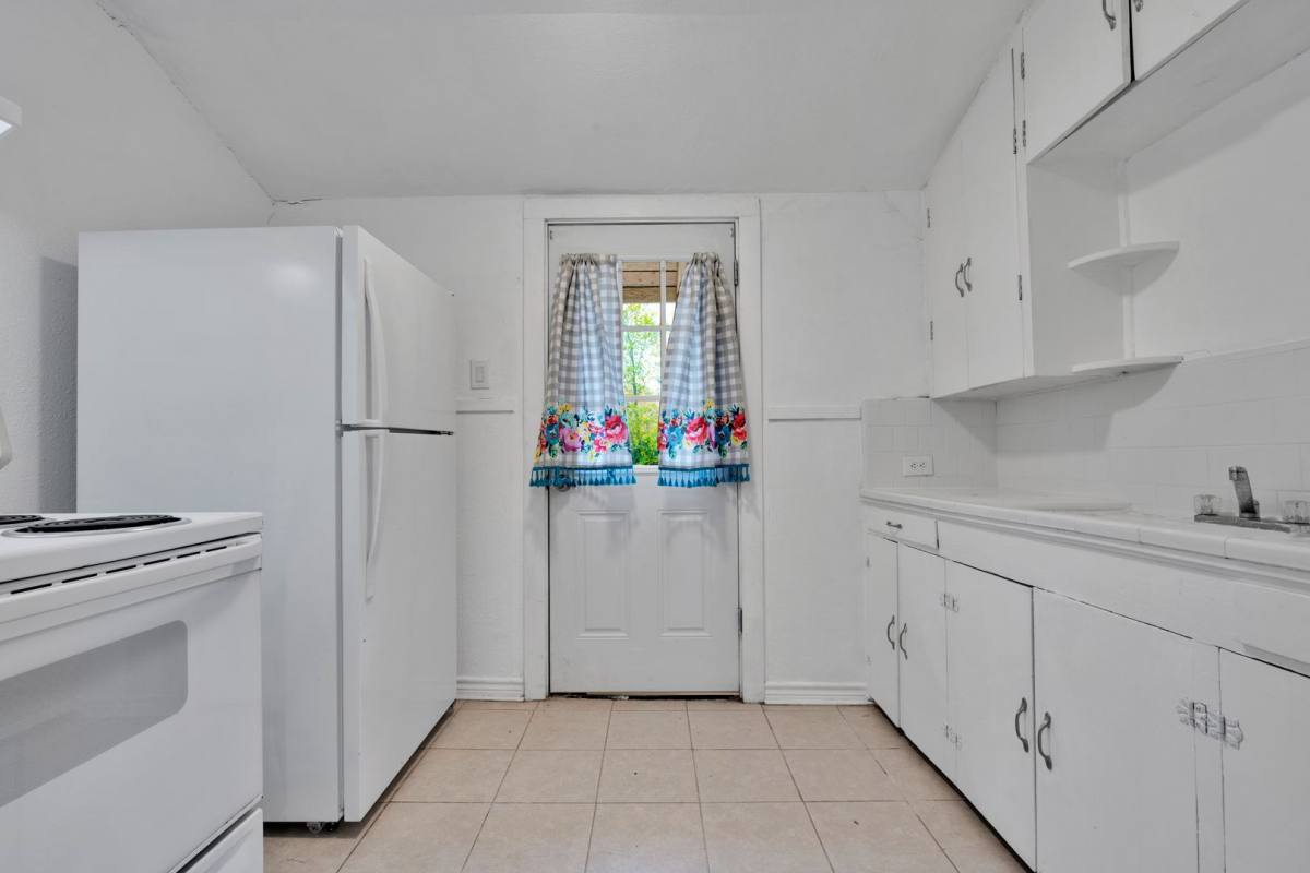 Townhouse for rent at 165 Division Ave, San Antonio, TX 78214