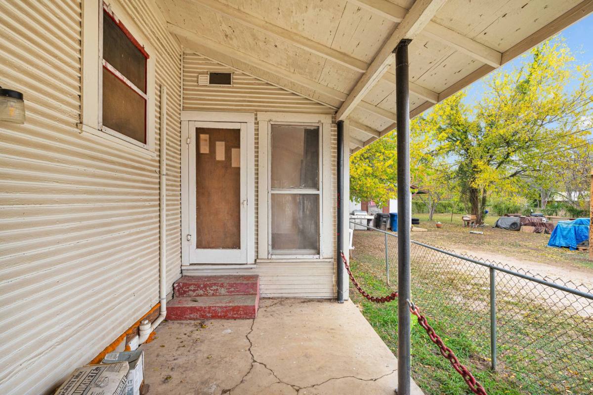 Townhouse for rent at 165 Division Ave, San Antonio, TX 78214