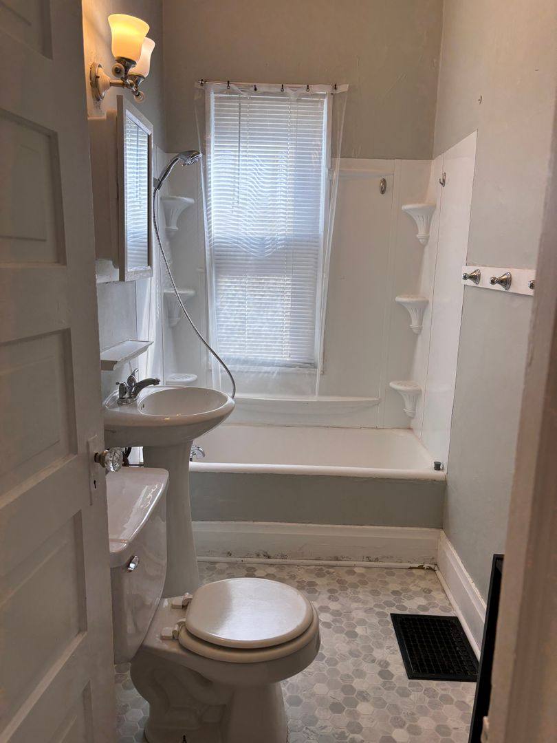 Apartment for rent at 238 - 240 N Oakland, Green Bay, WI 54303