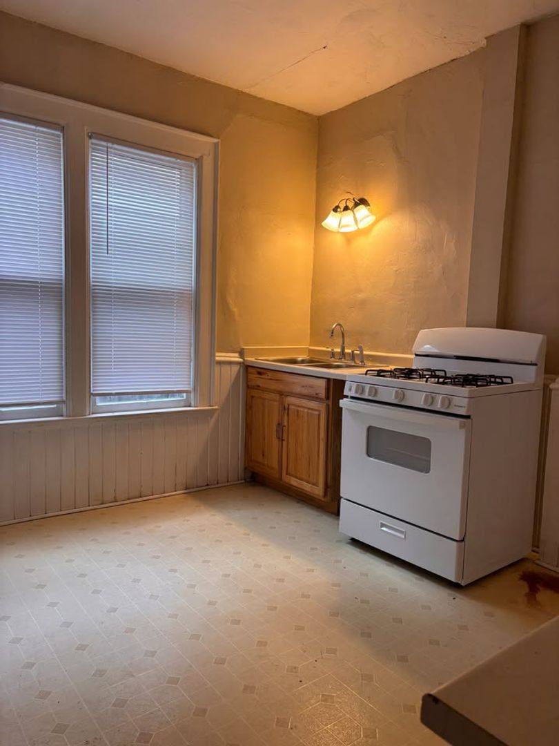 Apartment for rent at 238 - 240 N Oakland, Green Bay, WI 54303