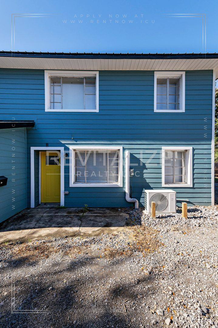 Apartment for rent at 1704 McGill Ave, Mobile, AL 36604