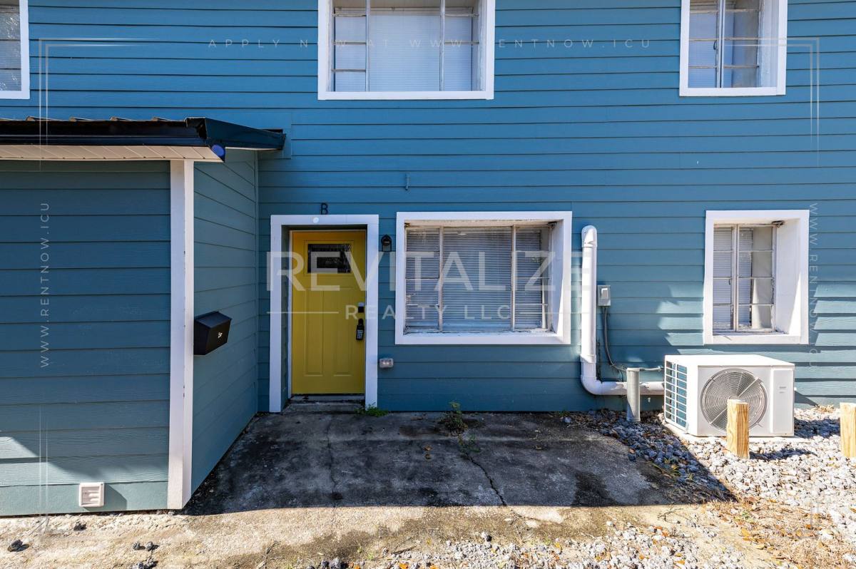 Apartment for rent at 1704 McGill Ave, Mobile, AL 36604