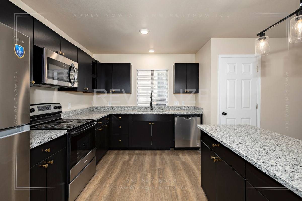 Apartment for rent at 1704 McGill Ave, Mobile, AL 36604