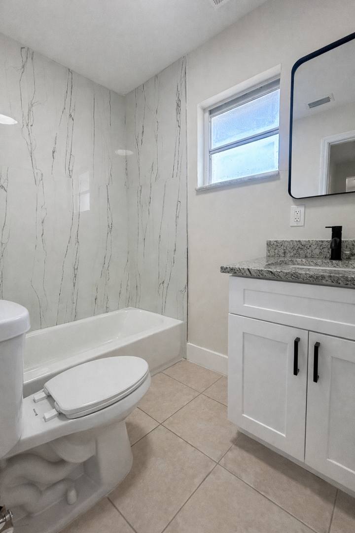 Apartment for rent at 704-708 Karlov St, Fort Myers, FL 33916