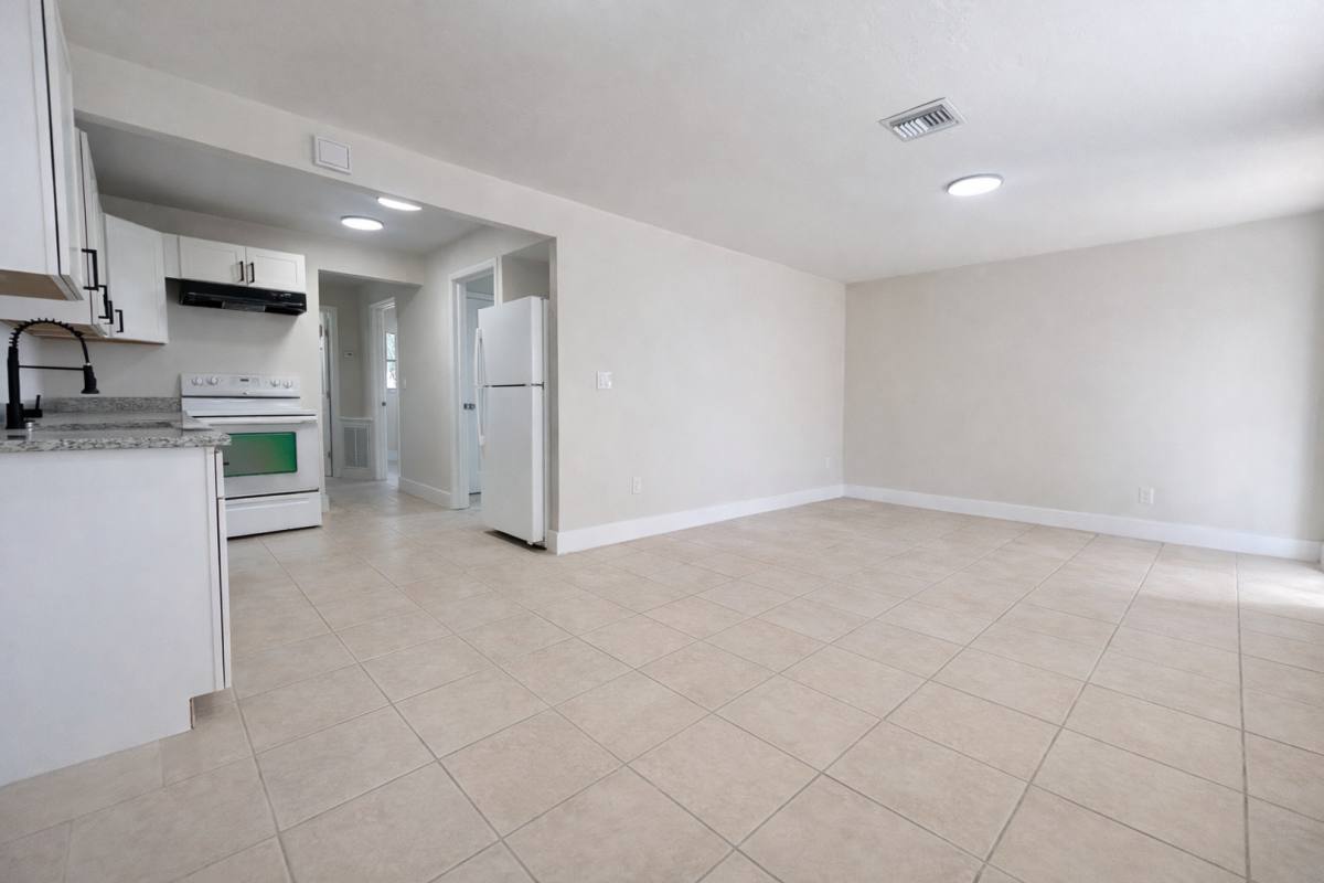 Apartment for rent at 704-708 Karlov St, Fort Myers, FL 33916