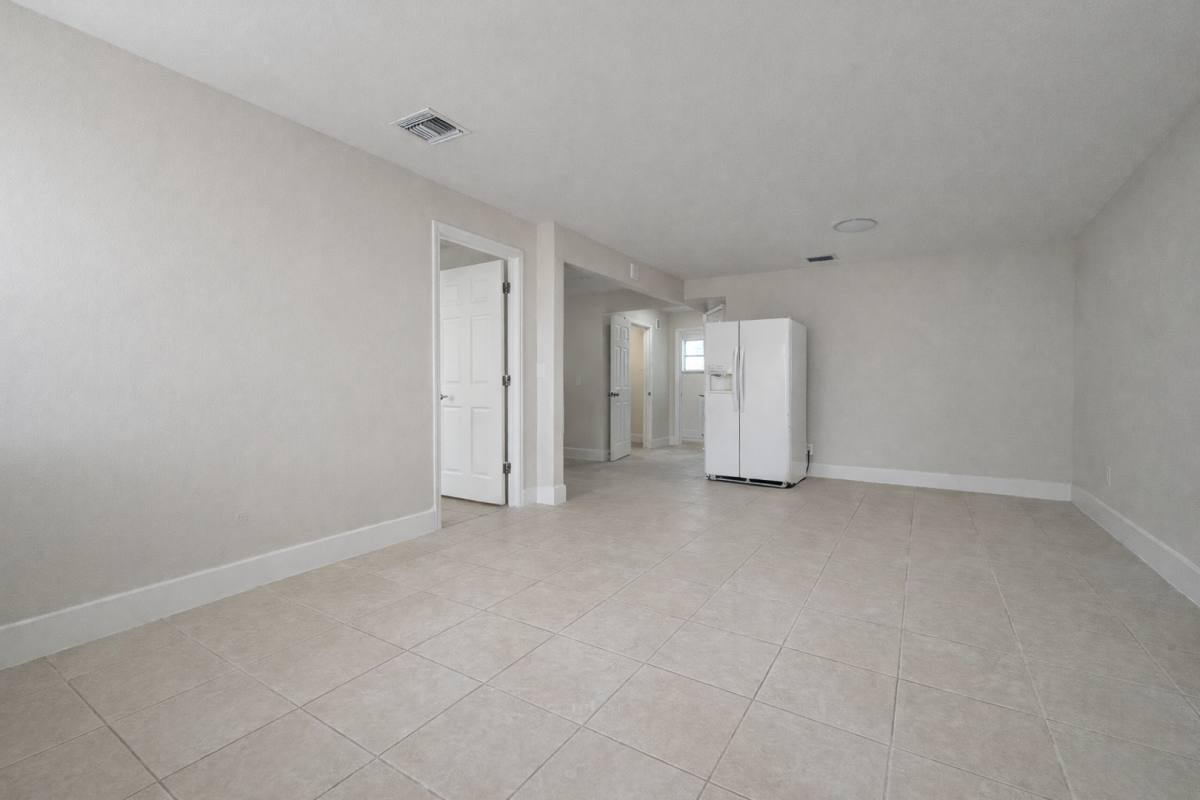 Apartment for rent at 704-708 Karlov St, Fort Myers, FL 33916