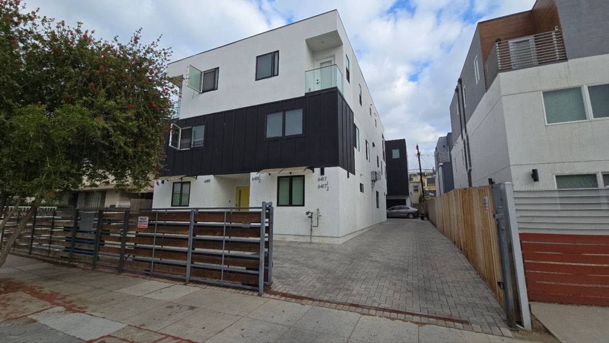 Apartment for rent at 6417 Lexington Ave, Los Angeles, CA 90038