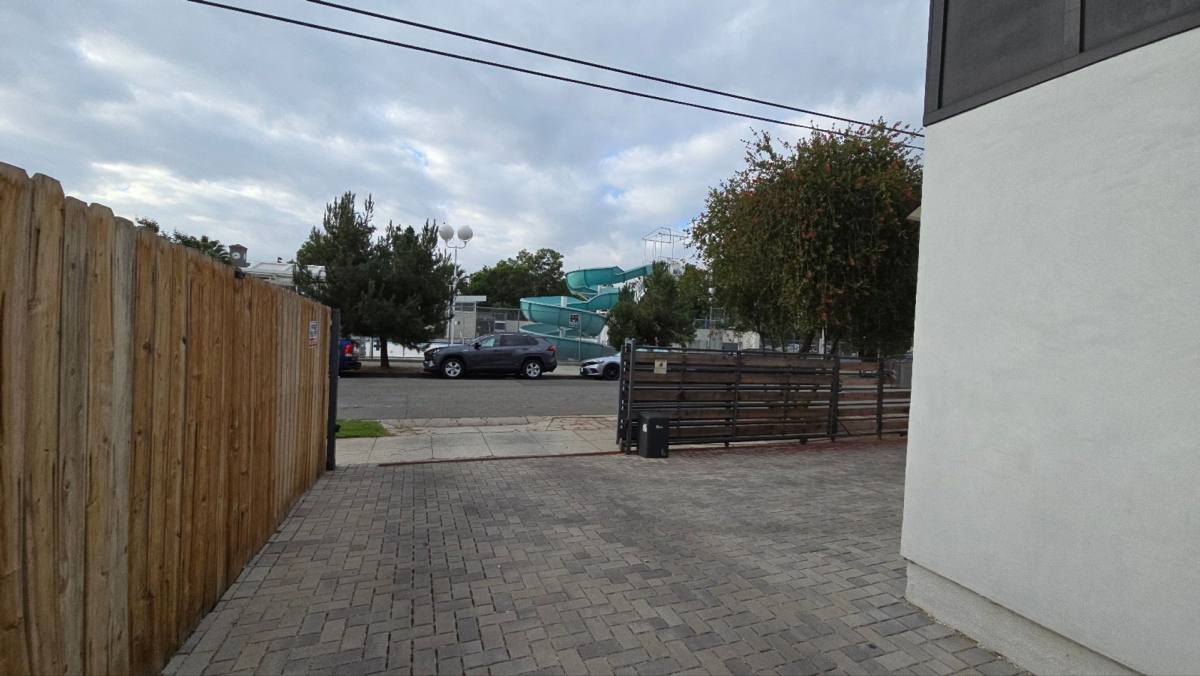 Apartment for rent at 6417 Lexington Ave, Los Angeles, CA 90038